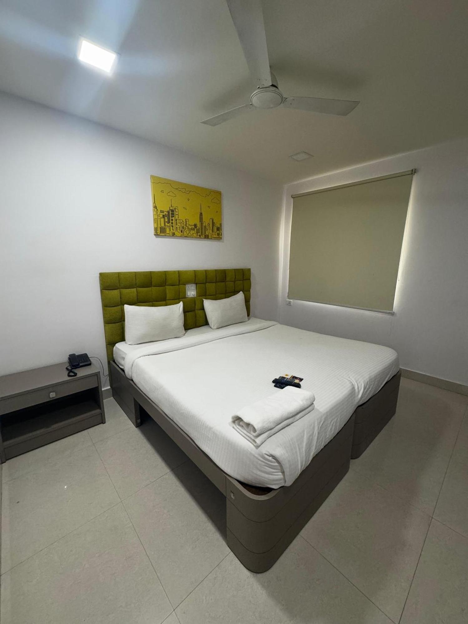 La Riviera Suites Hyderabad Eksteriør billede
